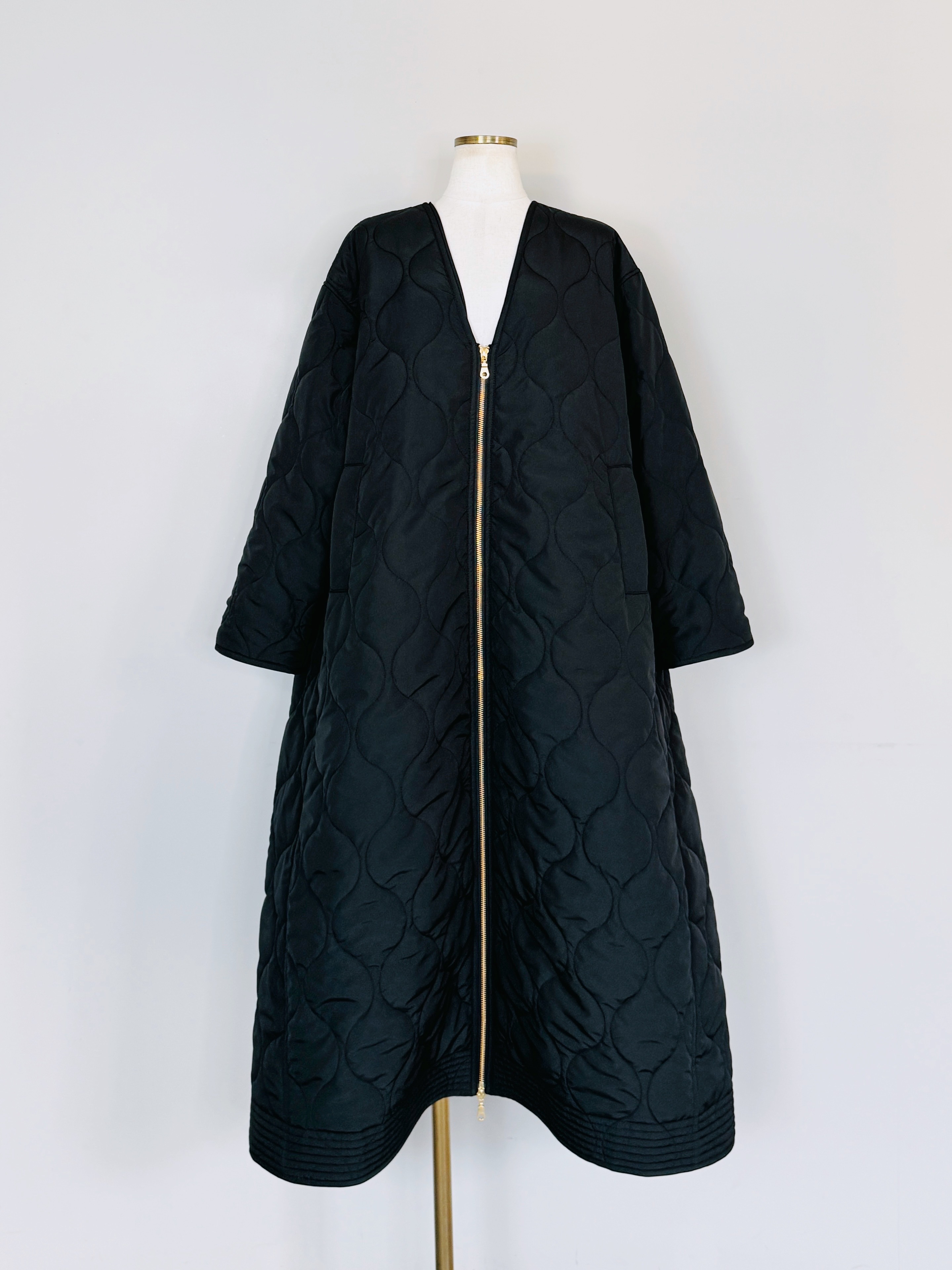 SHES(シーズ)   別注キルティングノーカラーロングコート