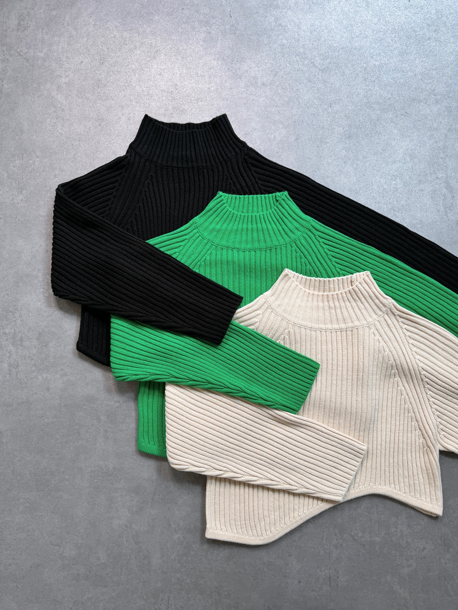 ENFOLD アシンメトリー　リブニットスリーブ　異素材　プルオーバー セール】アシンメトリー 異素材プルオーバー（Tシャツ