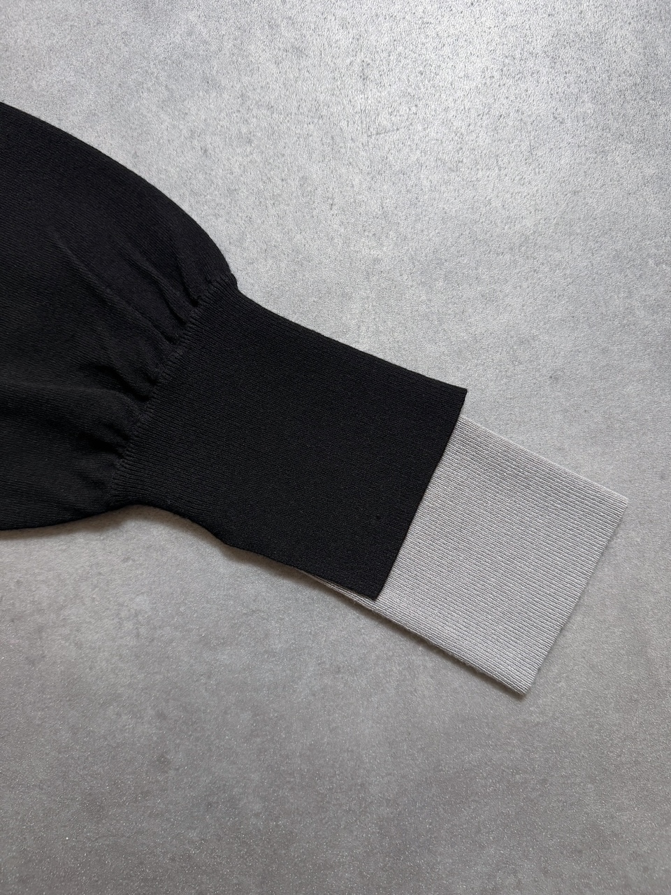 COLOR:ブラック/グレー