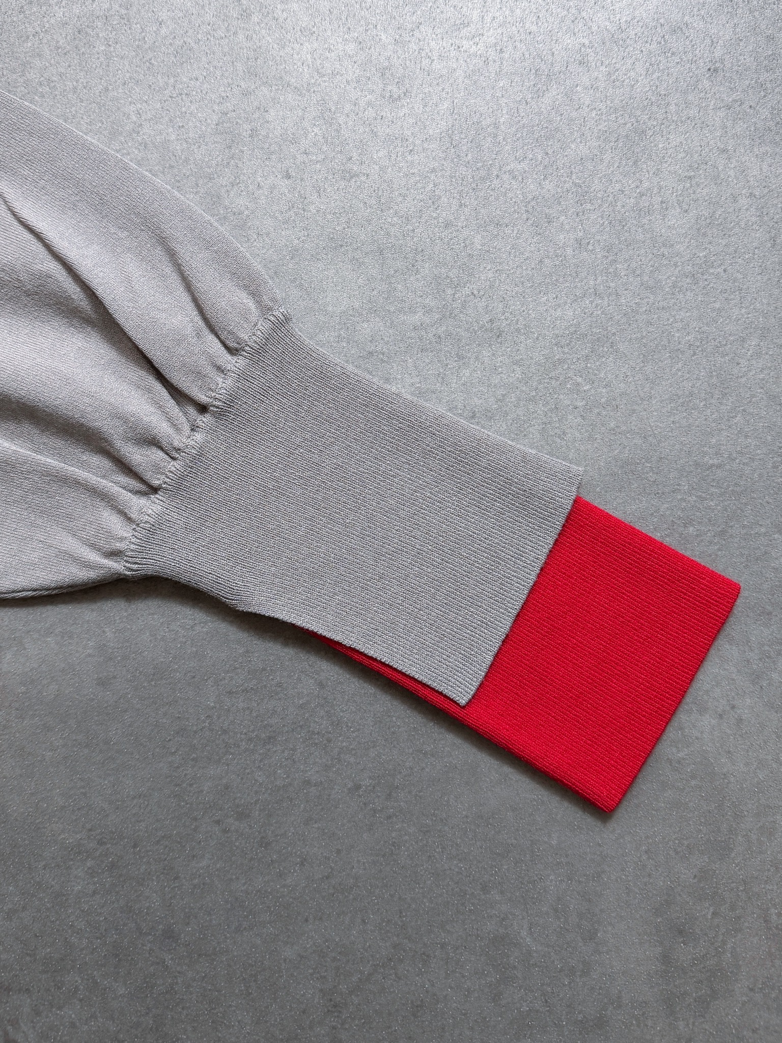 COLOR:グレー/レッド