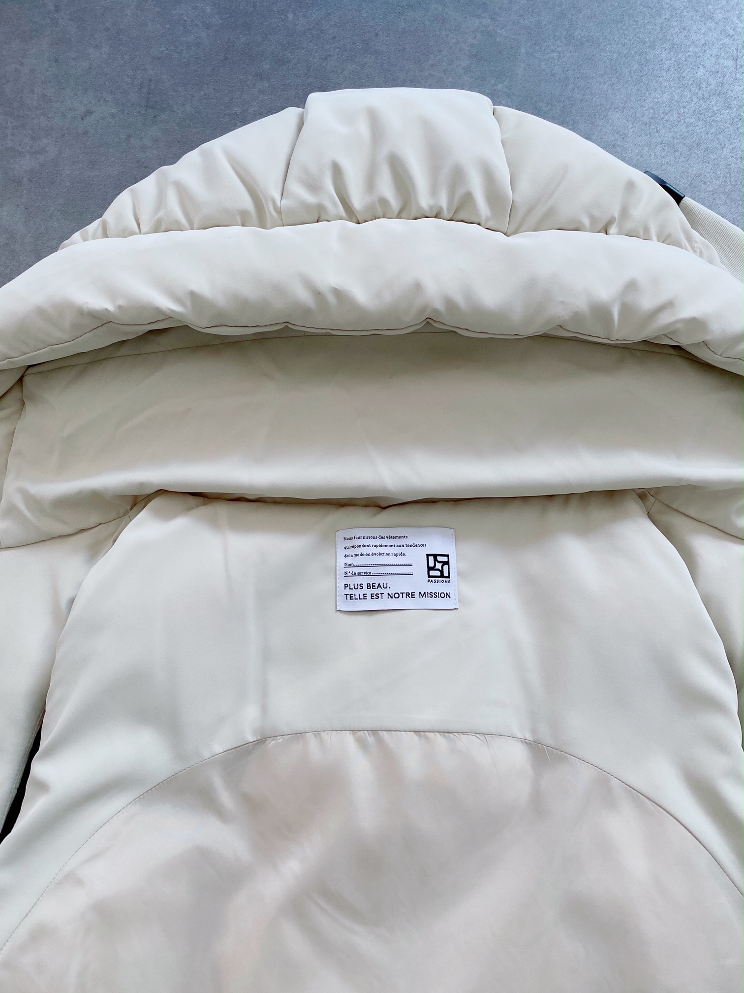 アイボリー フード付きダウンベスト 33℃ アイボリー フード付きダウンベスト 33℃ WOMEN'S ITEM