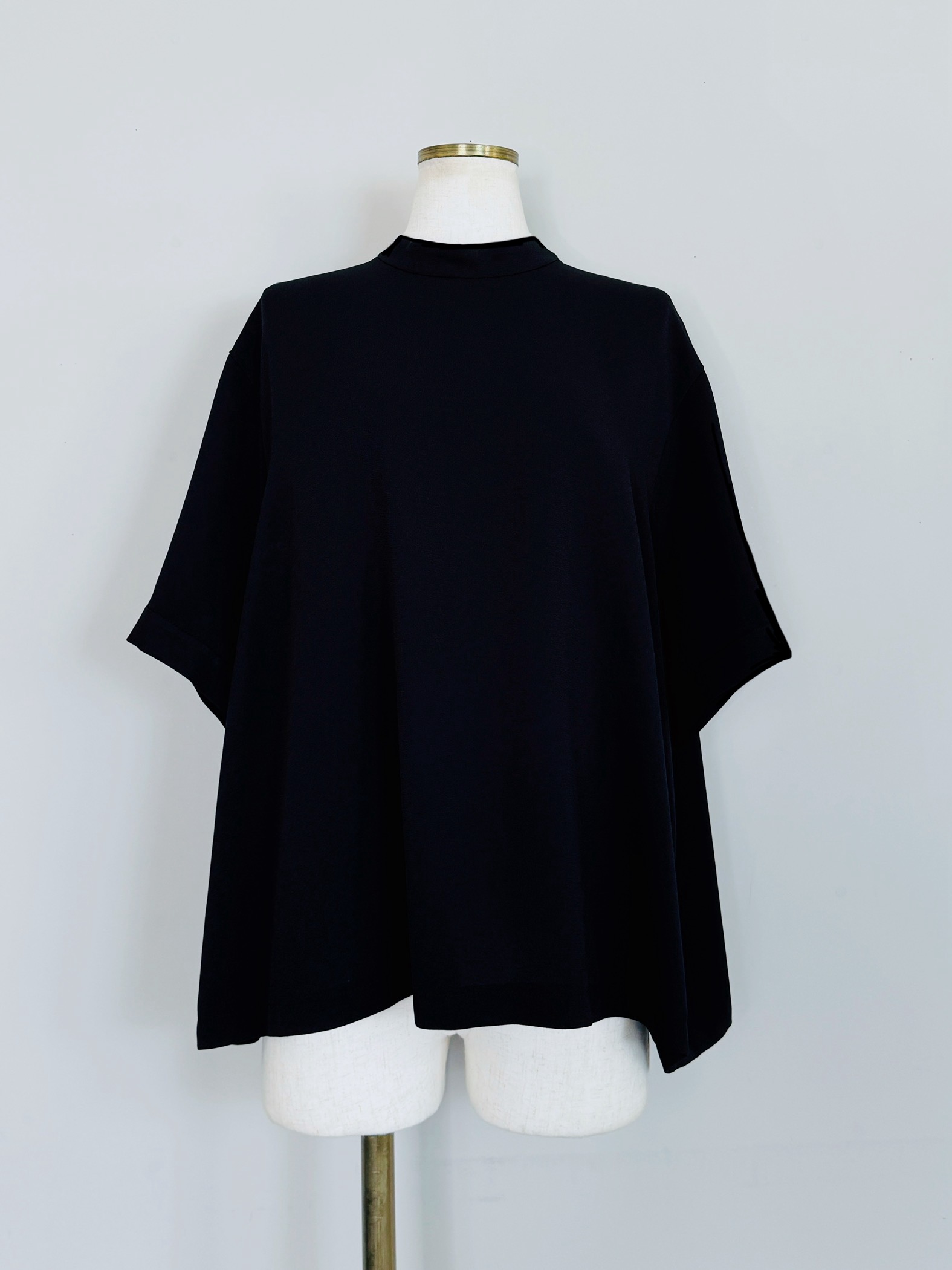 美品⭐︎chouchouセレクト　ポンチノーカラーハーフコート　ブラック WWO きれいめポンチのビッグノーカラージャケット(ユニセックス