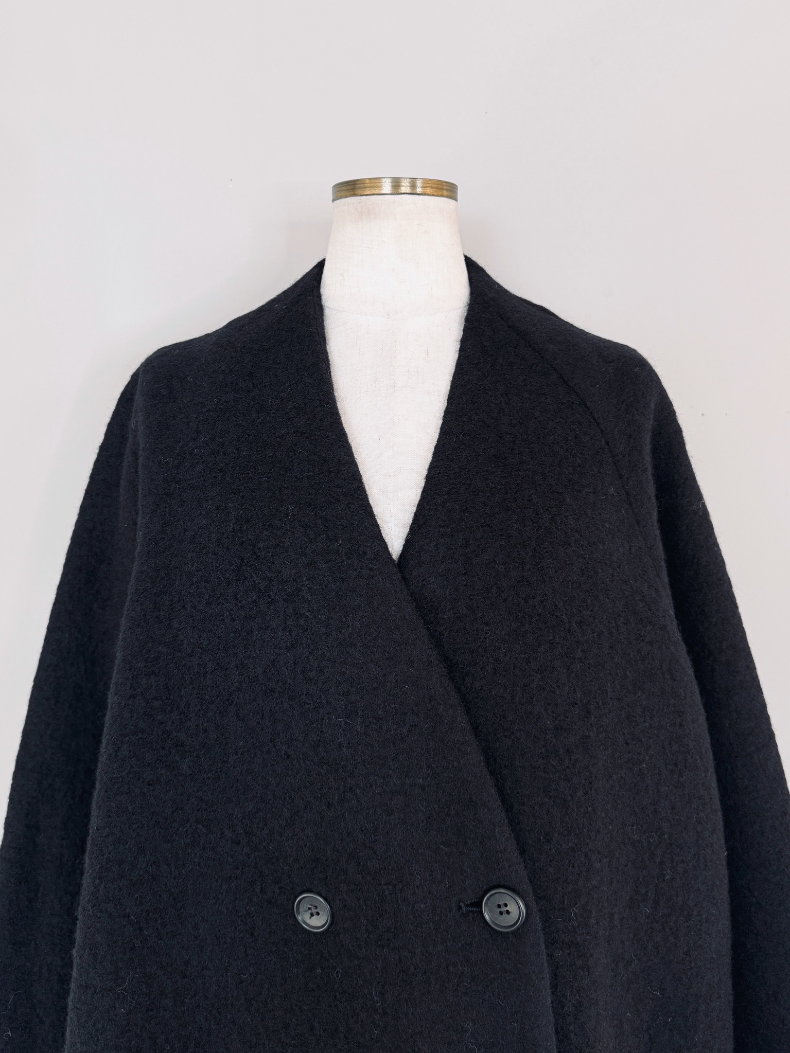 美品⭐︎chouchouセレクト　ポンチノーカラーハーフコート　ブラック 美品⭐︎chouchouセレクト ポンチノーカラーハーフコート