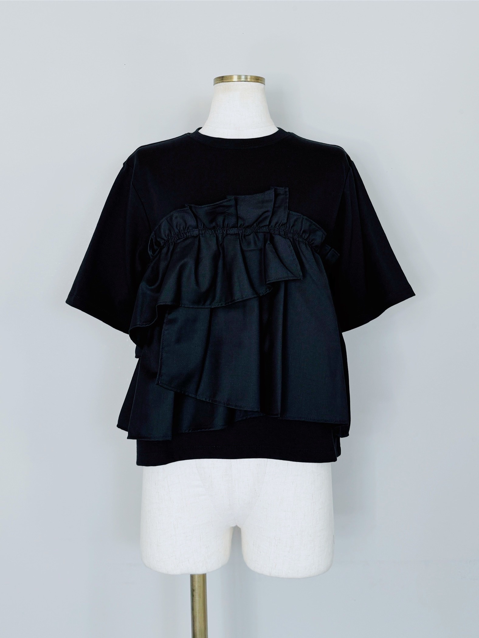 HOUGA フリル装飾 ブラック Tシャツ Tops｜トップス – HOUGA