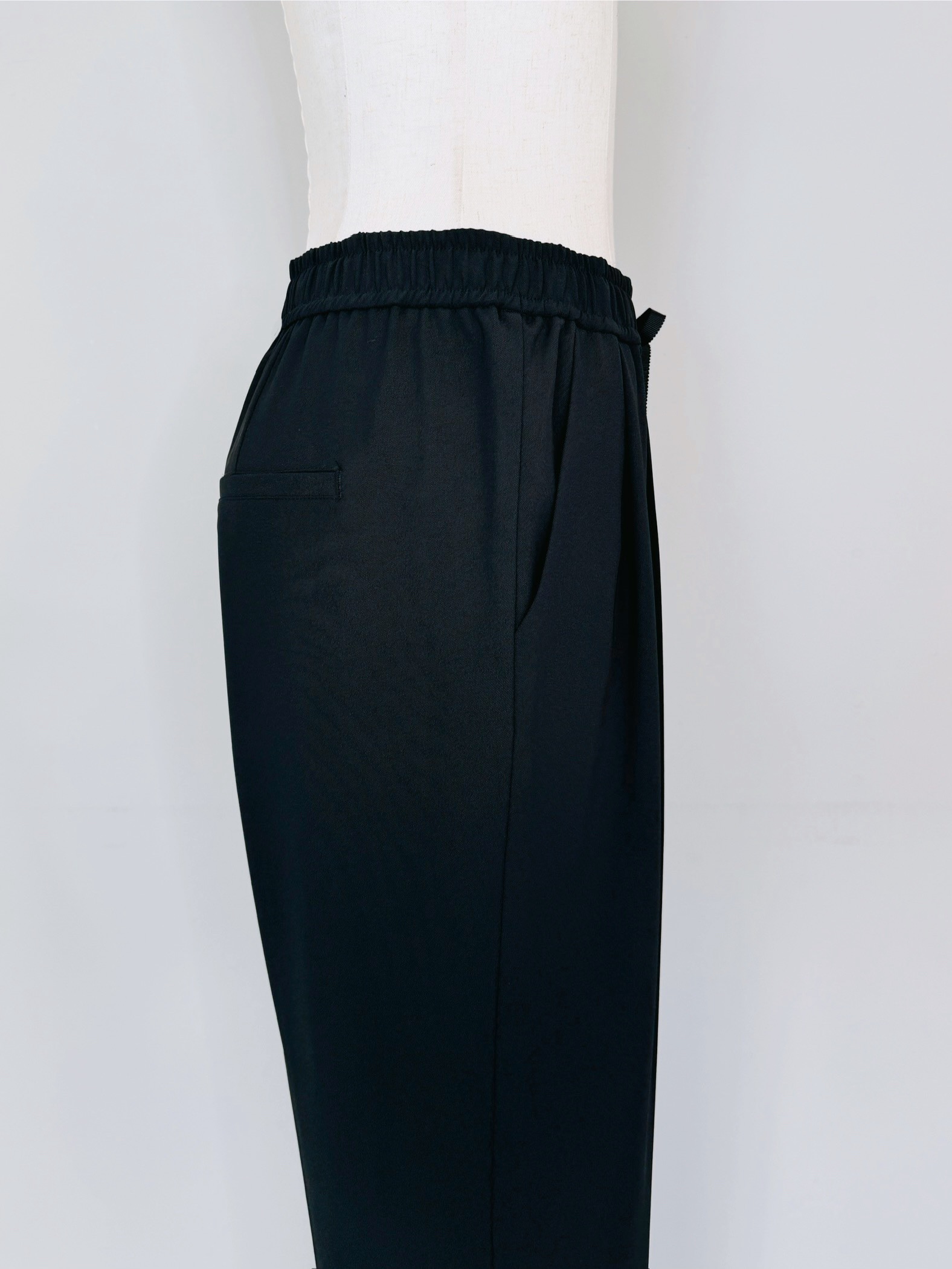 SELECT(セレクト) センタープレストラックパンツ｜Praise / trois