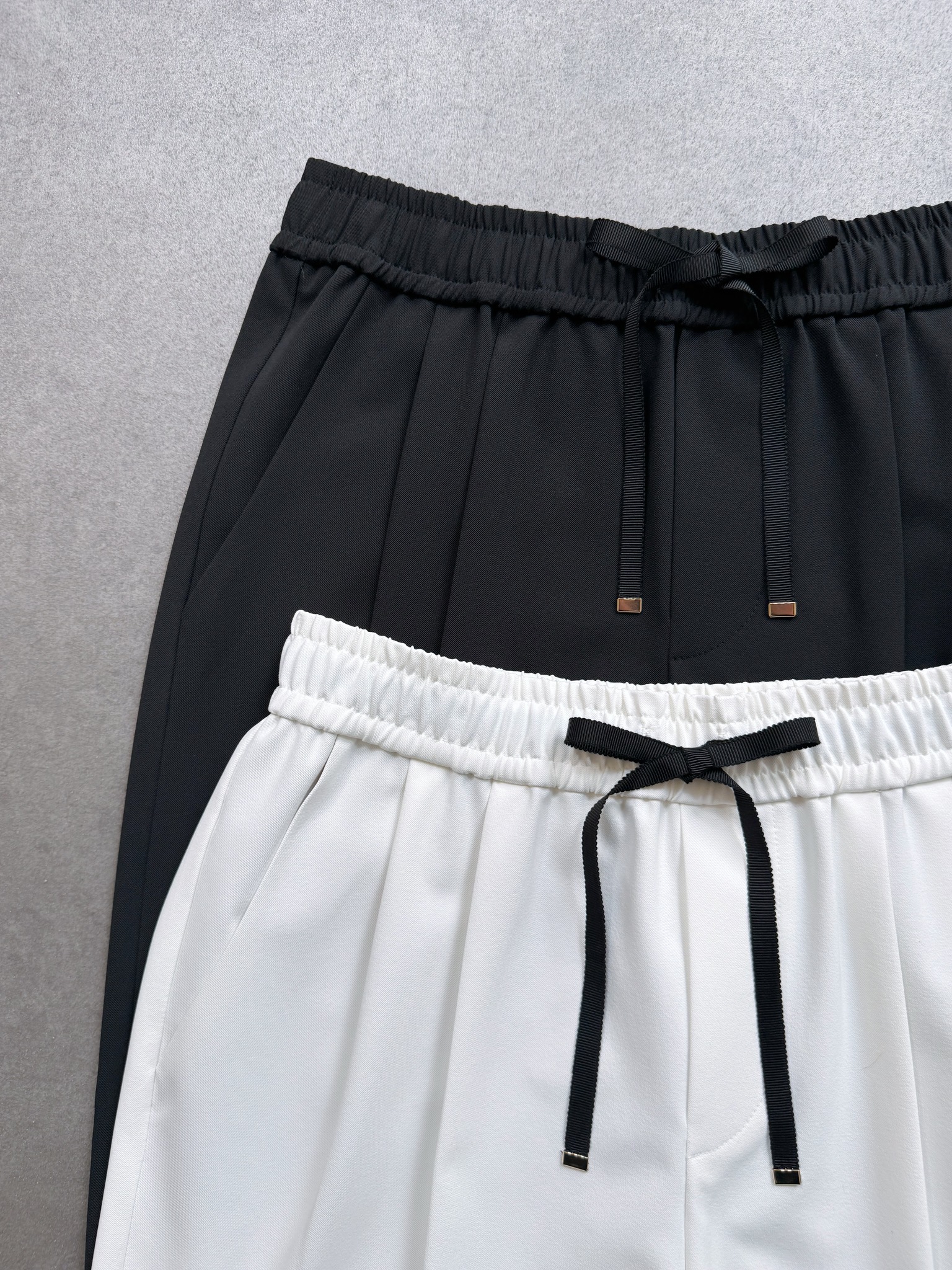 SELECT(セレクト) センタープレストラックパンツ｜Praise / trois