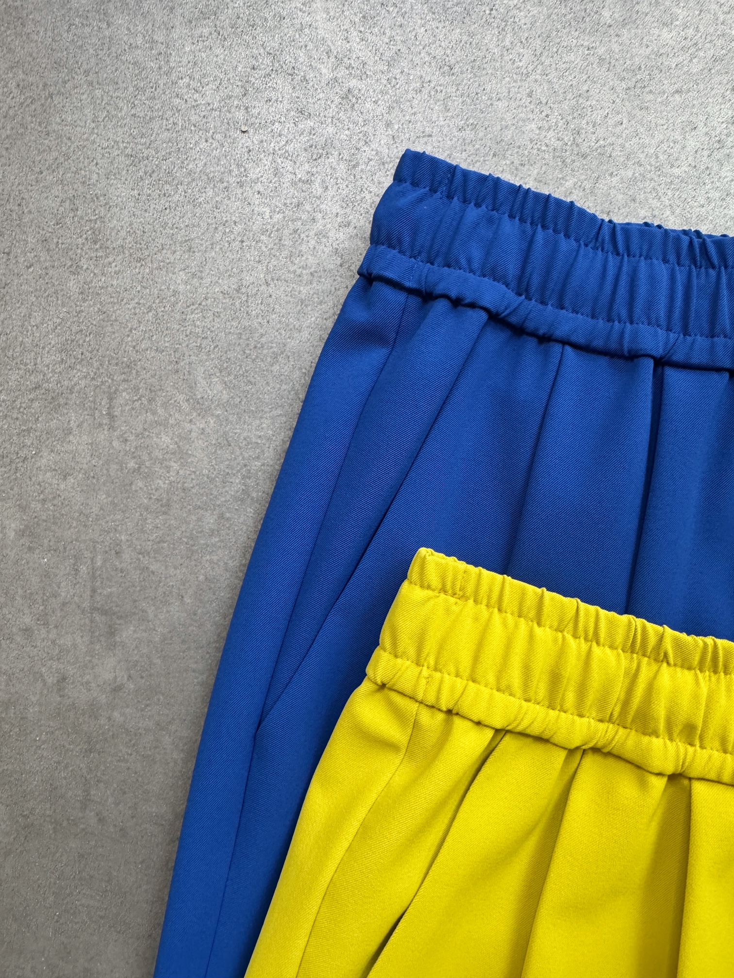 SELECT(セレクト) センタープレストラックパンツ｜Praise / trois