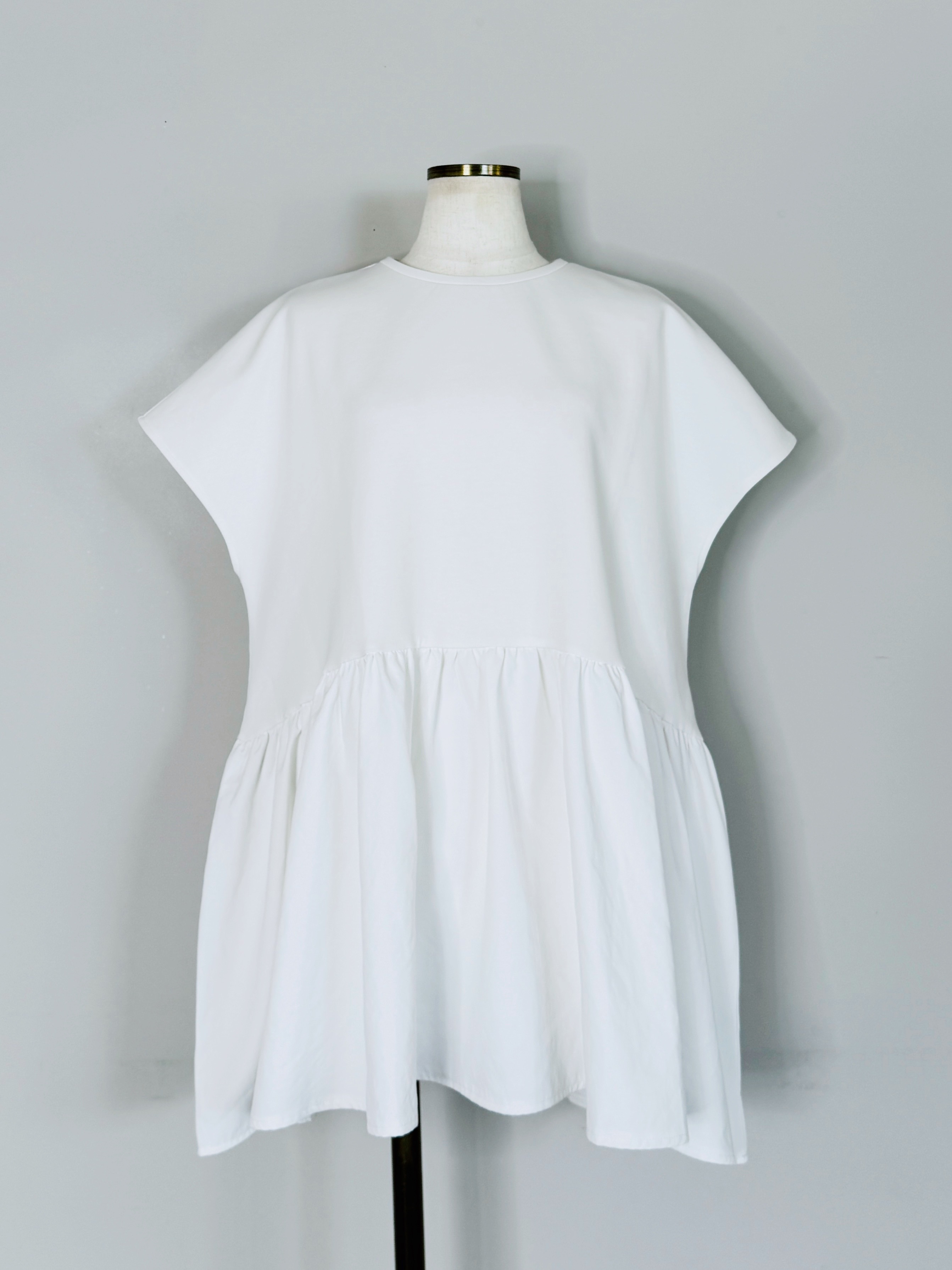 SELECT(セレクト) バックジップドッキングペプラムプルオーバー