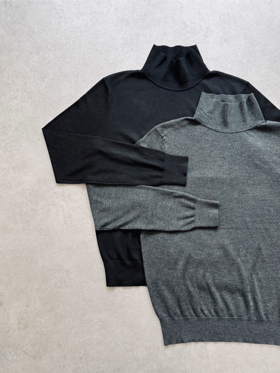 COLOR:上→チャコールグレー・下→ブラック